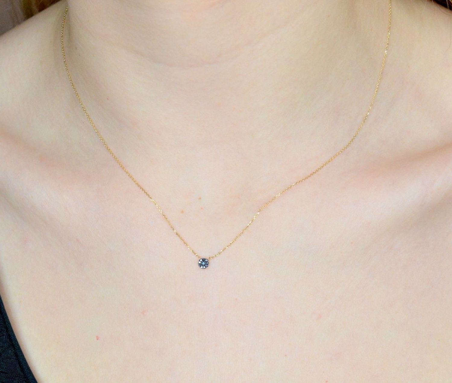 Złoty naszyjnik celebrytka DIAMENT 585 z diamentami 0,05 ct N08280YC BLACK.  Zawieszka z 10 brylantami wielkości 0,05 ct, czystości SI oraz barwie H. Waga naszyjnika wynosi około 0,72 gram. Idealny naszyjnik z diamentami na pr.jpg